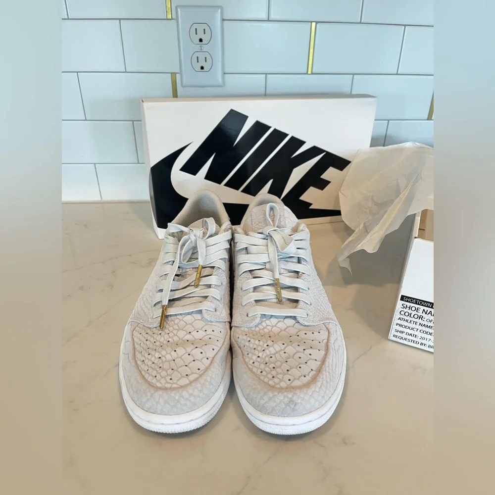 Promo sample Air Jordan 1 Retro Off White Low Snakeskin Size 11 Nike Rare 2017